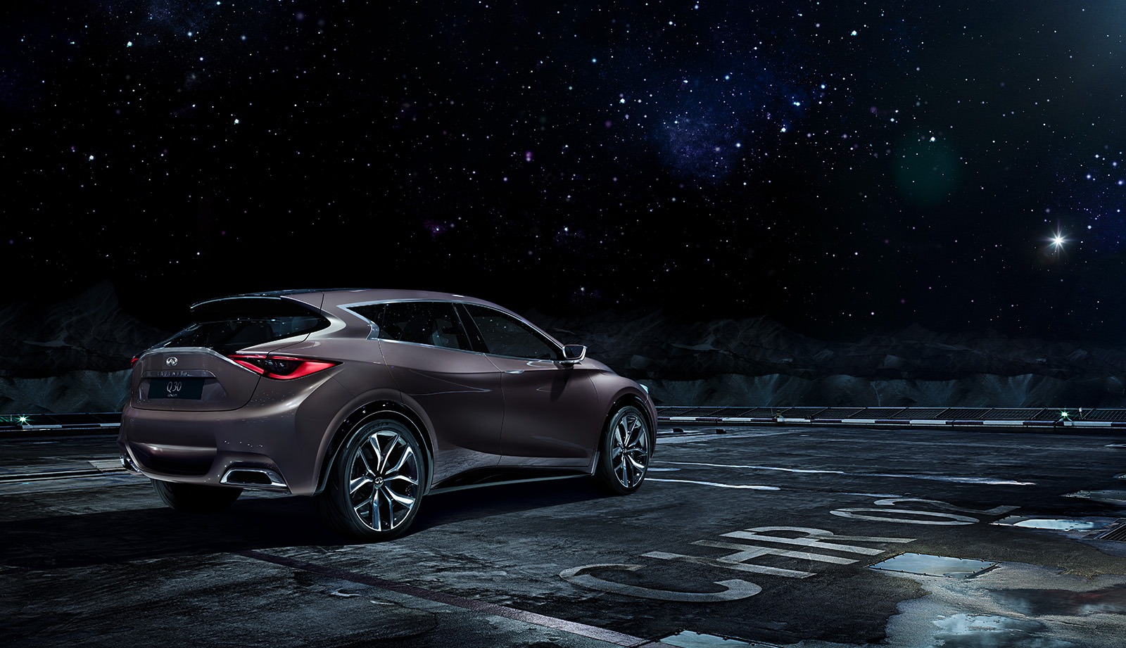 Infiniti Q30 - In outer space