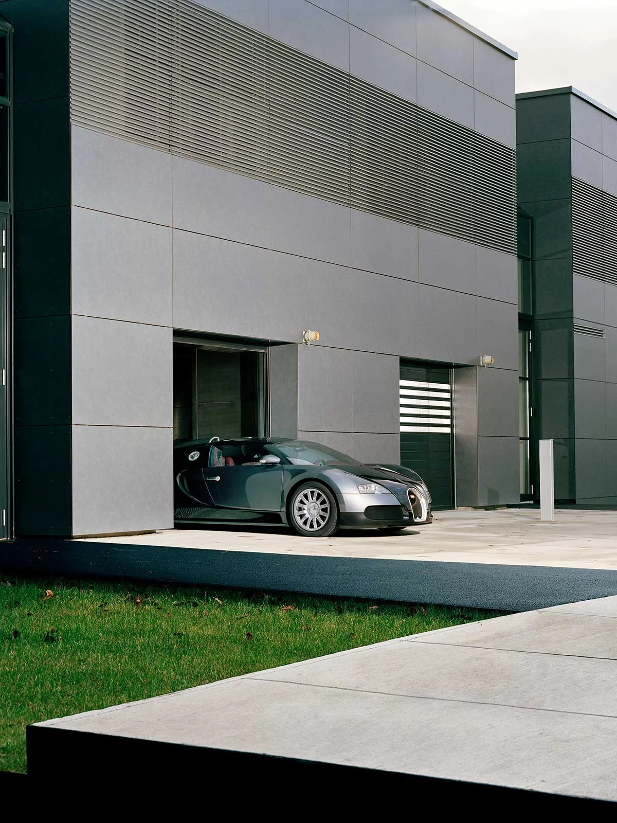 Bugatti Veyron 2 by Leon CHEW