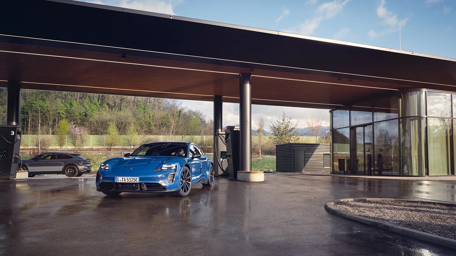 Porsche Charging Lounge 2 by Benjamin PICHELMANN